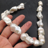 Жемчуг натуральный БАРОЧНЫЙ белый с ядром; нить 38см (#79) 