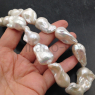 Жемчуг натуральный БАРОЧНЫЙ белый с ядром; нить 38см (#79) 