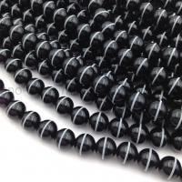Натуральный Чёрный Агат с белой полоской, размер 8.5мм; нить 39см