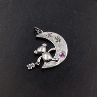 Медальон Мишка-Тoус на Луне "Самоцветы"; родий