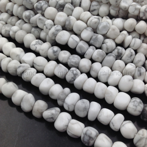 Говлит натуральный свободная форма 5-9*10мм (кахолонг); нить 38см