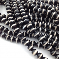 Натуральный Чёрный Агат с широкой полоской, размер 8мм; нить 37см