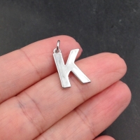 Буква "K" полированная; цвет платина