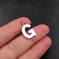 Буква "G" полированная; цвет платина