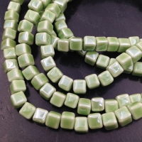 10 бусин Квадрат св.Зелёный из керамики 6.5мм 